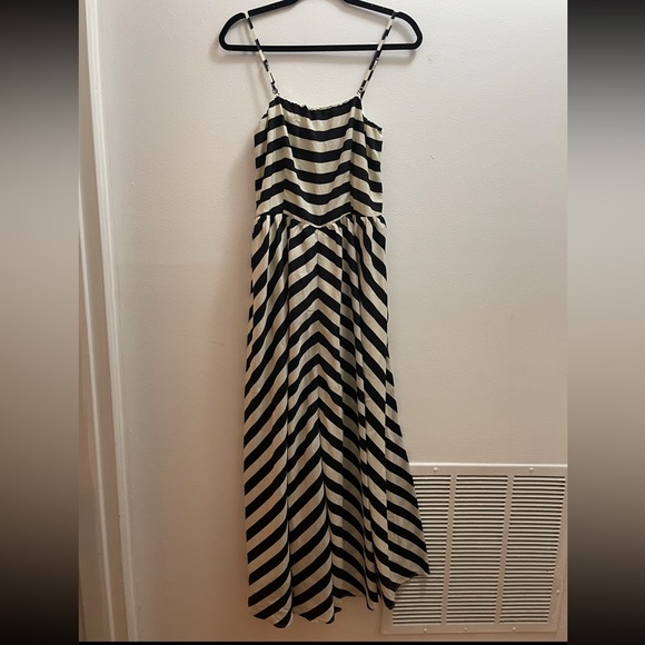 COVET Women’s Black and White Striped Sleeveless Maxi Dress. Size M - Picture 2 of 7